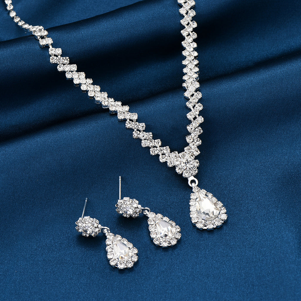 Velmora White necklace