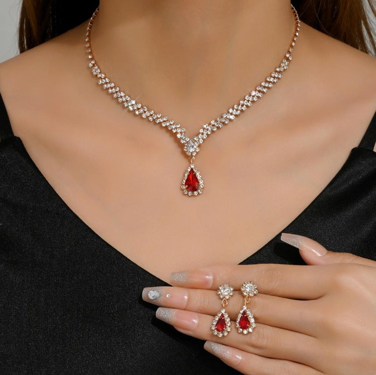 Velmora White necklace