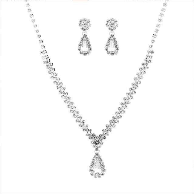 Velmora White necklace