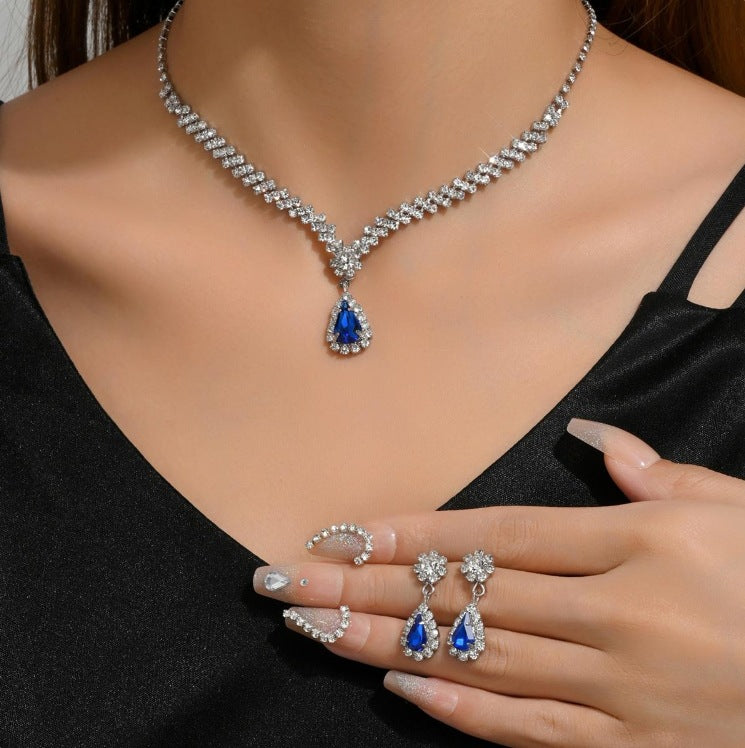 Velmora White necklace