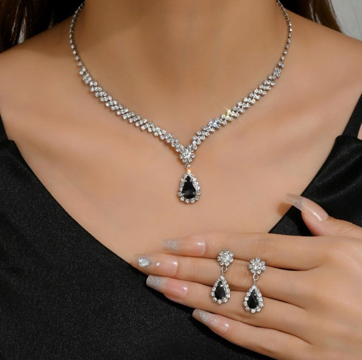Velmora White necklace