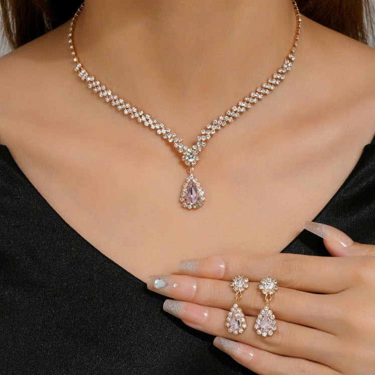 Velmora White necklace