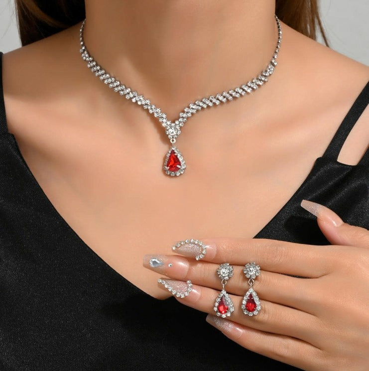 Velmora White necklace